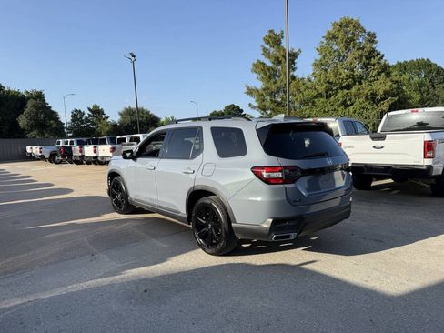 Used 2025 Honda Pilot Black Edition image 4