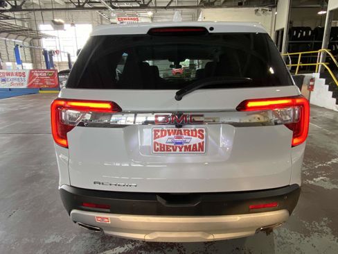 Used 2023 GMC Acadia SLE image 25