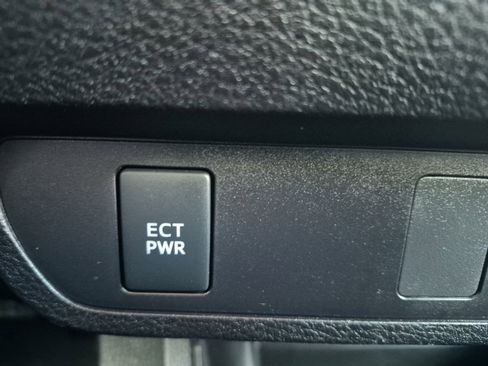 Used 2019 Toyota Tacoma SR5 w/ SR5 Appearance Package (SM) image 25