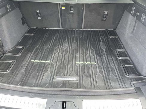 Used 2025 Land Rover Range Rover Velar S image 16