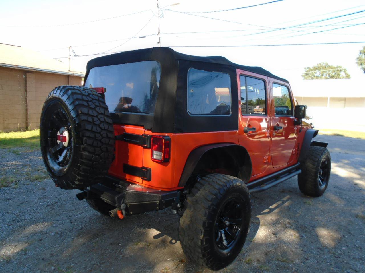 Used 2015 Jeep Wrangler Unlimited Rubicon w/ Connectivity Group AWD/4WD image 4