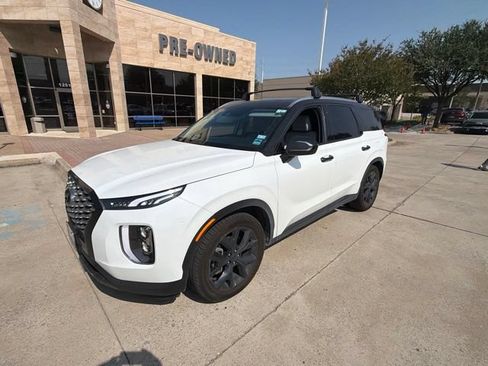 Used 2022 Hyundai Palisade SEL w/ Premium Package FWD image 2
