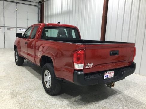 Used 2017 Toyota Tacoma SR image 6