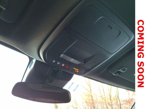 Used 2025 Chevrolet Traverse LT image 12