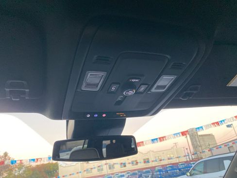 Used 2025 Chevrolet Suburban Premier image 37