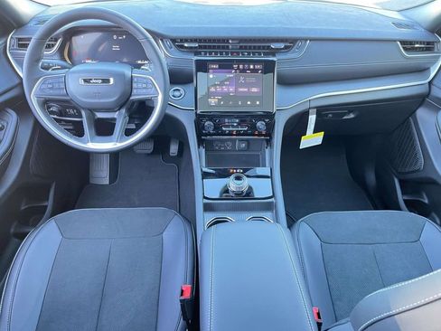 New 2025 Jeep Grand Cherokee Altitude image 26