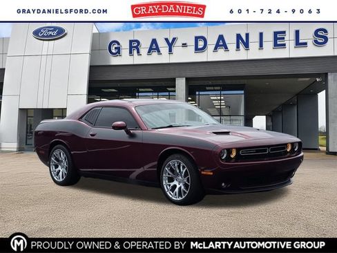 Used 2021 Dodge Challenger SXT RWD image 1