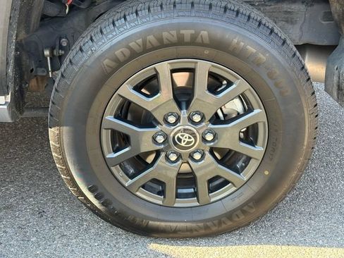 Used 2025 Toyota 4Runner SR5 AWD/4WD image 14