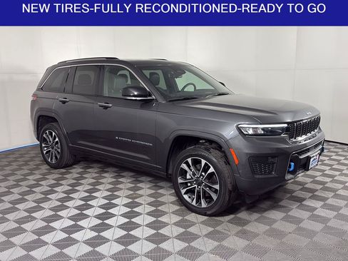 Used 2023 Jeep Grand Cherokee Overland w/ Luxury Tech Group IV AWD/4WD image 2
