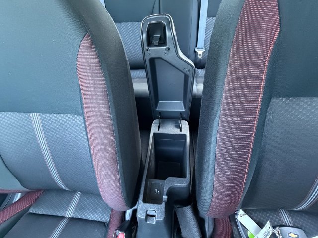 Used 2024 Nissan Versa SR FWD image 30