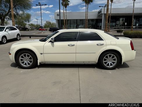 Used 2005 Chrysler 300 C w/ Protection Group II image 3