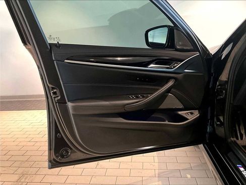 Used 2023 BMW M550i xDrive w/ Executive Package image 26