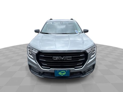 Used 2024 GMC Terrain SLE w/ Driver Convenience Package image 3