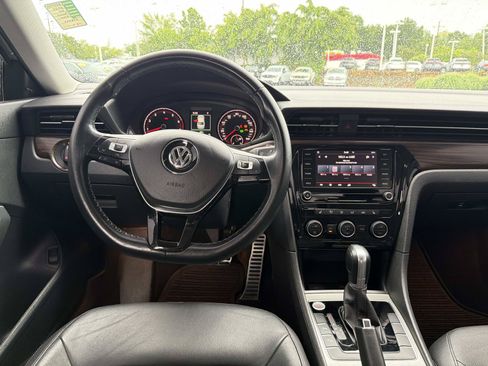 Used 2020 Volkswagen Passat 2.0T SEL FWD image 12