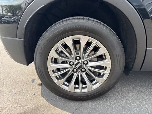 Used 2025 Cadillac XT4 Premium Luxury AWD/4WD image 9