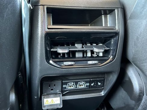 Used 2023 Jeep Grand Cherokee Limited AWD/4WD image 19