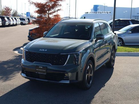 Used 2025 Kia Sorento EX image 3
