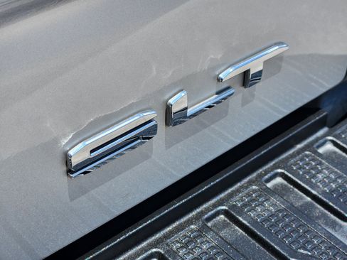 Used 2022 GMC Sierra 1500 SLT AWD/4WD image 29