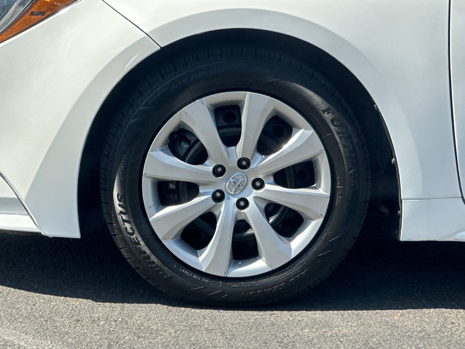 Used 2024 Toyota Corolla LE FWD image 21
