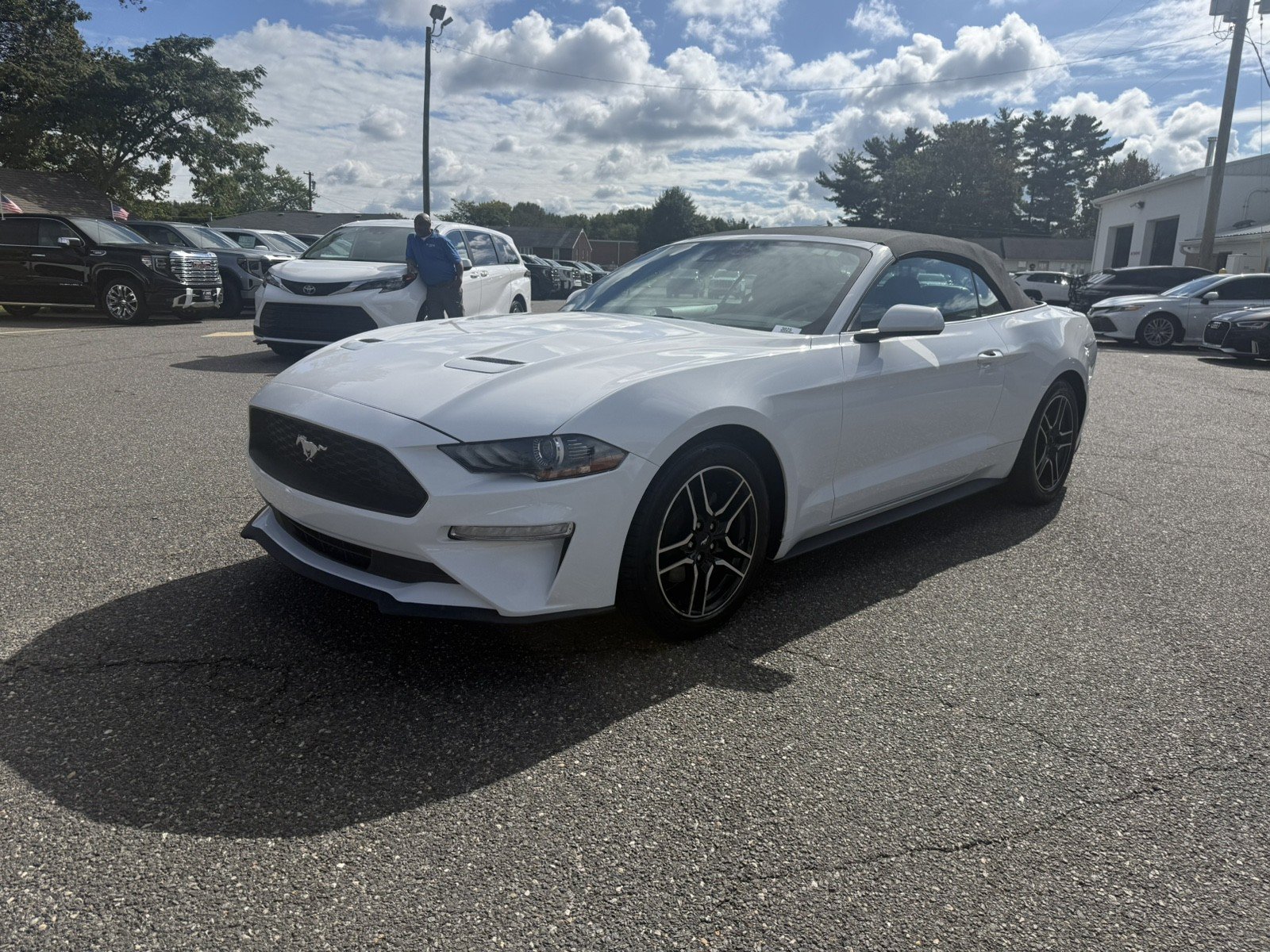 Used 2022 Ford Mustang Premium RWD image 7