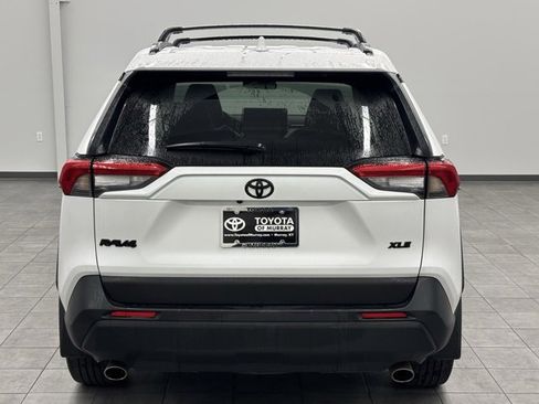 Used 2023 Toyota RAV4 XLE Premium image 3