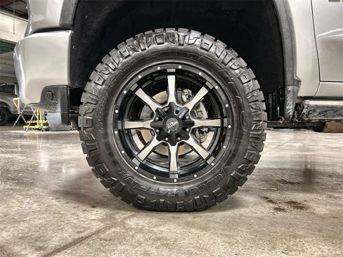 Used 2022 Chevrolet Silverado 2500 High Country image 11