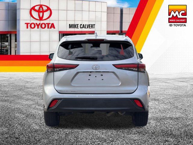 Used 2021 Toyota Highlander LE FWD image 7
