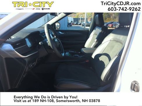 New 2025 Jeep Grand Cherokee L Altitude image 9