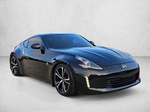 Used 2019 Nissan 370Z Touring Sport RWD image 3