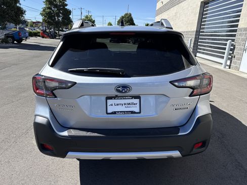 Certified 2025 Subaru Outback Touring AWD/4WD image 5