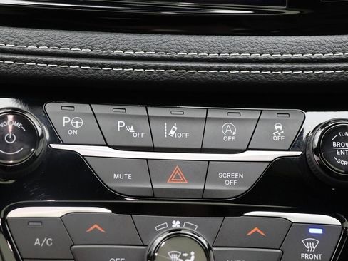 Used 2024 Chrysler Pacifica Limited w/ S Appearance Package image 25