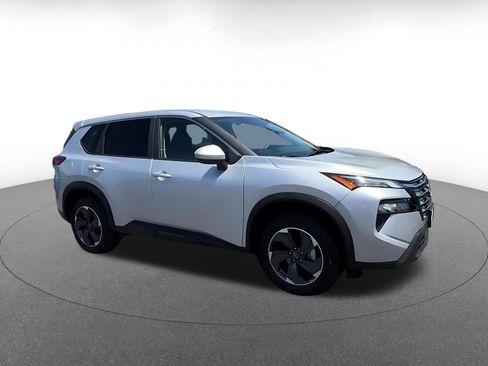 Used 2025 Nissan Rogue SV FWD image 2