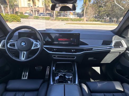 Used 2024 BMW X7 M60i image 15