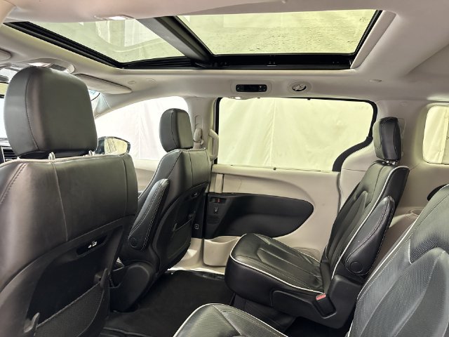 Used 2023 Chrysler Pacifica Limited FWD image 14