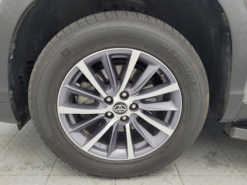 Used 2019 Toyota Highlander XLE FWD image 31