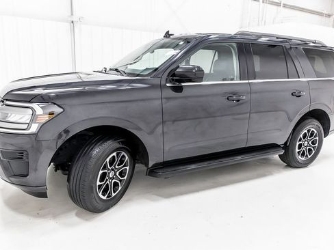 Used 2024 Ford Expedition XLT RWD image 4