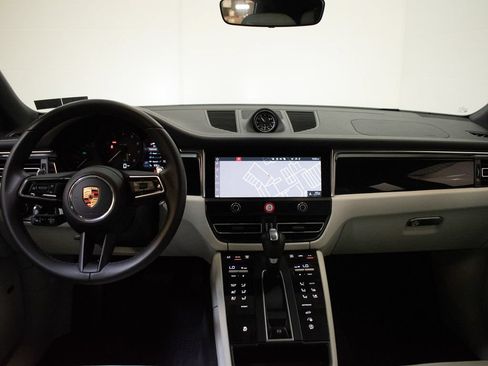 Certified 2026 Porsche Macan AWD/4WD image 24