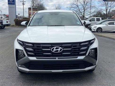 Certified 2025 Hyundai Tucson SE image 8