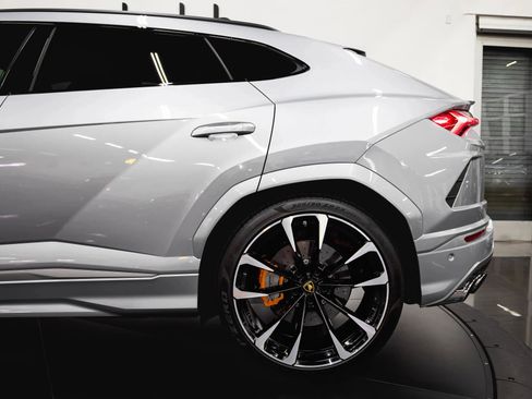 Used 2020 Lamborghini Urus image 23