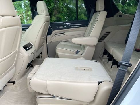 Used 2022 Cadillac Escalade Premium Luxury image 14