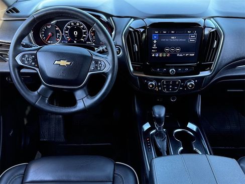Used 2023 Chevrolet Traverse Premier image 11