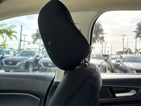 Used 2020 Ford Edge SE image 17