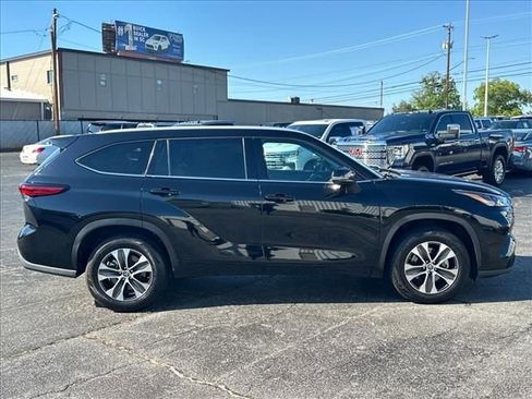 Used 2022 Toyota Highlander XLE FWD image 12