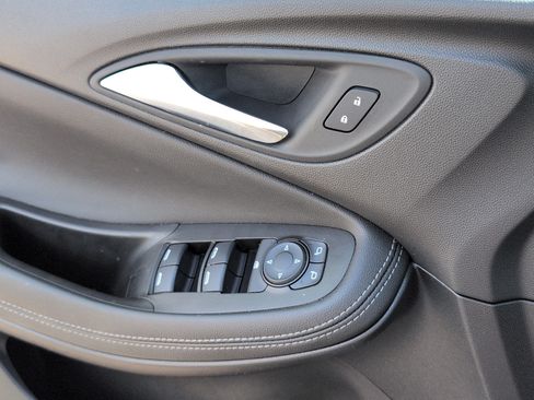 Used 2022 Buick Encore GX Select w/ Sport Touring Package FWD image 48