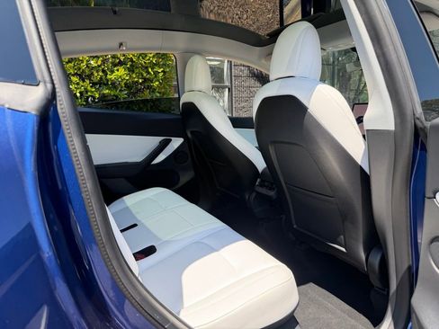 Used 2021 Tesla Model Y Long Range image 39