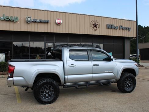 Used 2023 Toyota Tacoma SR5 AWD/4WD image 6
