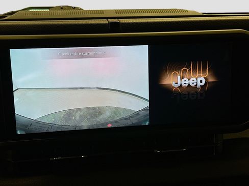 Used 2024 Jeep Wrangler Willys image 23