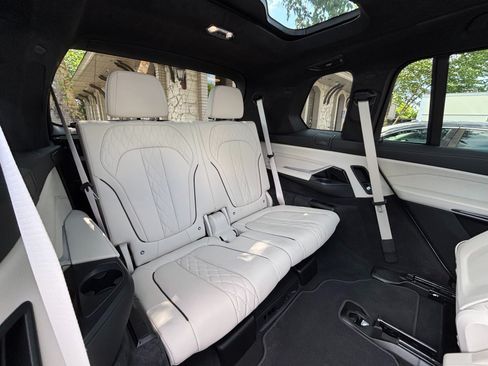 Used 2025 BMW X7 M60i w/ Climate Comfort Package AWD/4WD image 28