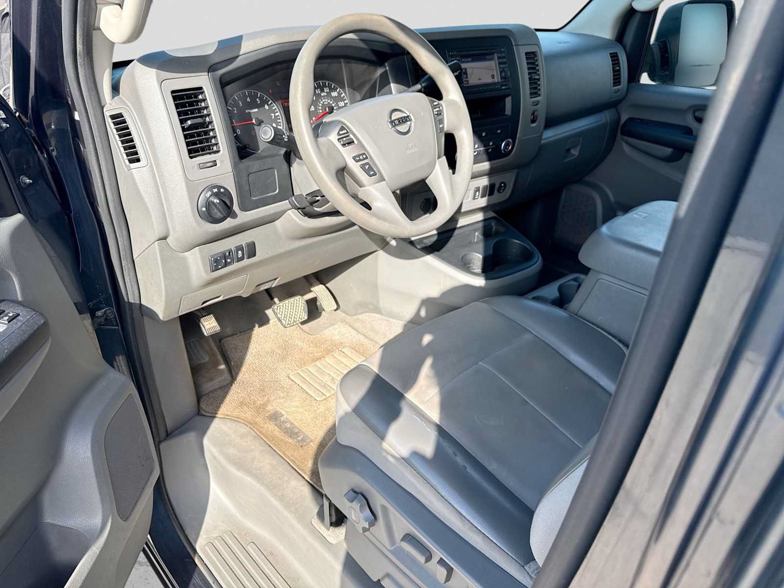 Used 2014 Nissan NV 3500 SV w/ Technology Package RWD image 2