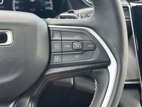 Used 2024 Jeep Grand Cherokee L Altitude AWD/4WD image 30
